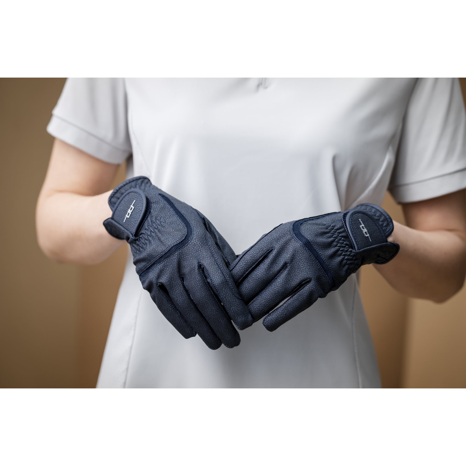 AA Platinum Glove