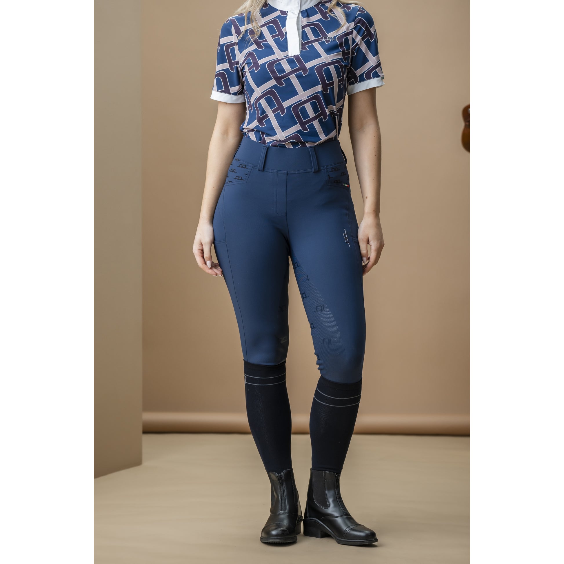 AA Fina Full Seat Brushed Hybrid Breech