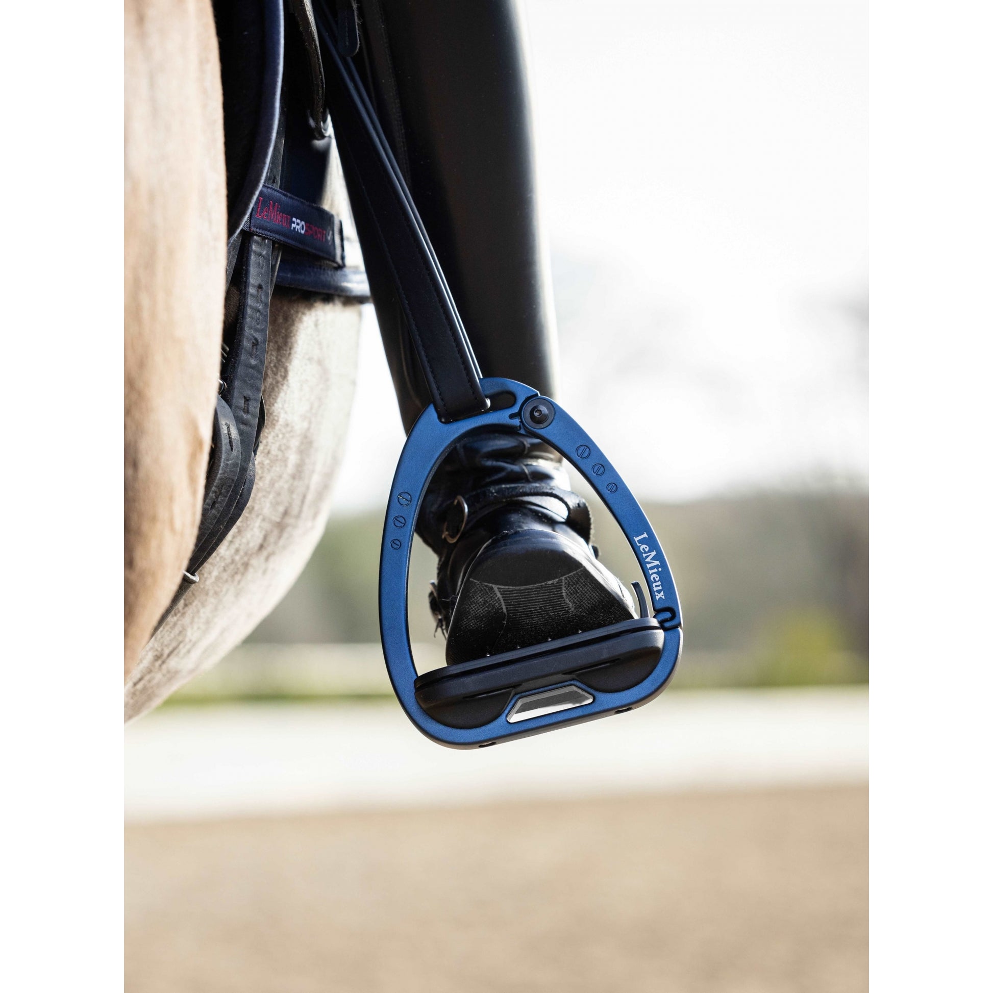 LeMieux Vector Control Stirrup