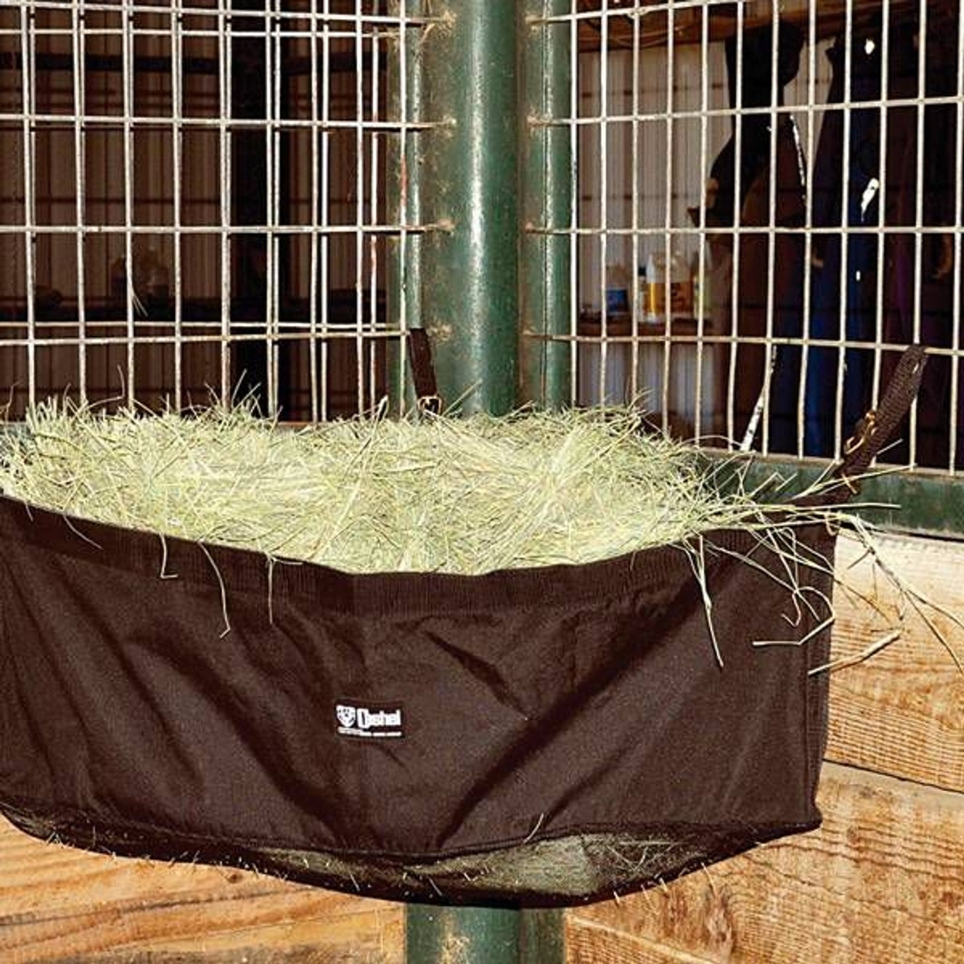 Cashel Trailer Corner Feeder Medium