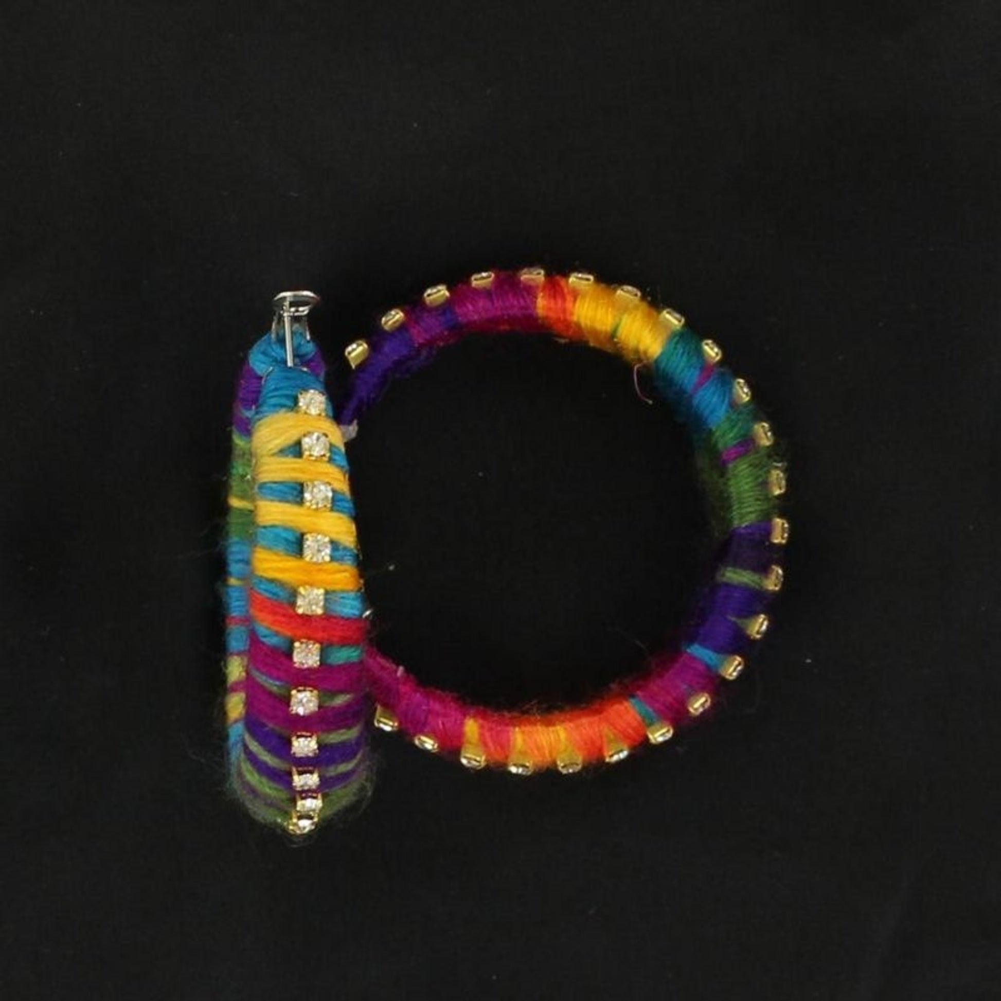 Blazin Roxx Yarn Thread Hoop EarringsBk/Wh