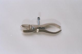 Hills Hog Ringer with Spring For Ear Tags